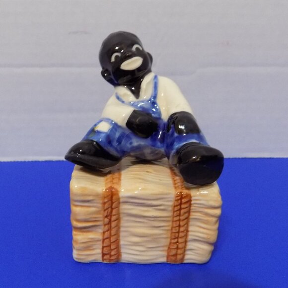 Vintage Black American Boy On Hay Stack  Salt & Pepper Shakers Made In Japan - Picture 1 of 4